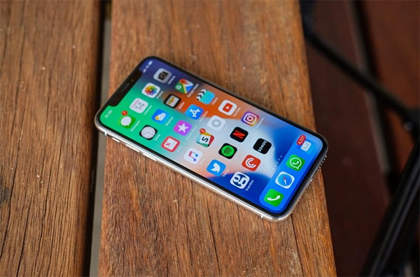 Một số vấn đề liên quan tới màn hình và loa cũng là dấu hiệu để bạn biết có nên thay pin cho iPhone hay không
