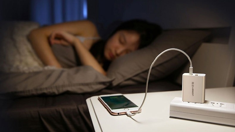 Sạc pin iPhone qua đêm có hại cho pin không?