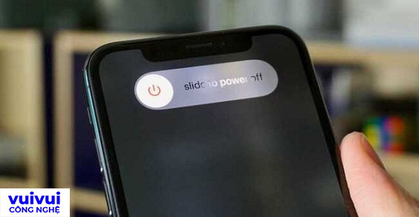 Khởi động lại điện thoại iPhone