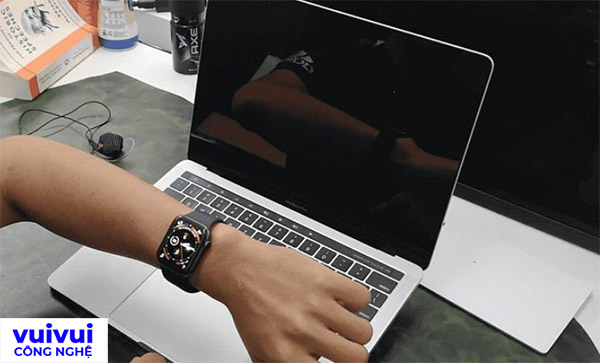 Mở khóa máy tính Macbook bằng đồng hồ Apple Watch.