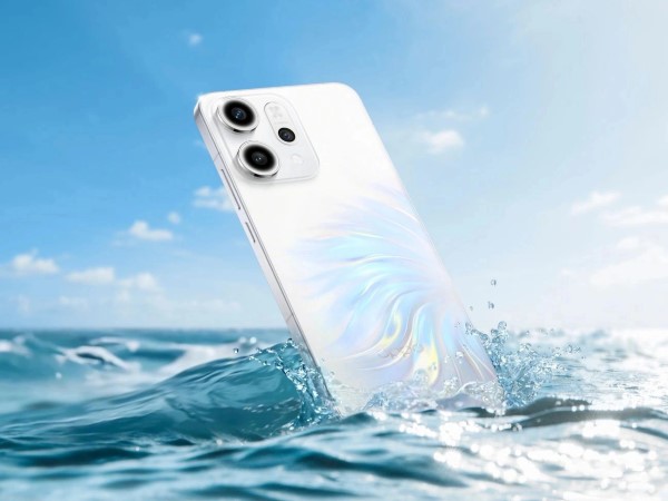 OPPO Reno14 có thiết kế mặt lưng kính phẳng và họa tiết đuôi cá 3D độc đáo