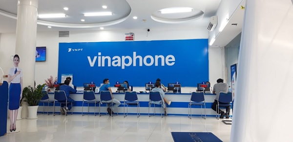 Đến điểm giao dịch Vinaphone để lấy số seri của thẻ cào